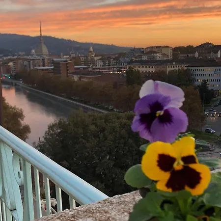 Attico Ellen Terrazza Con Vista アパート トリノ